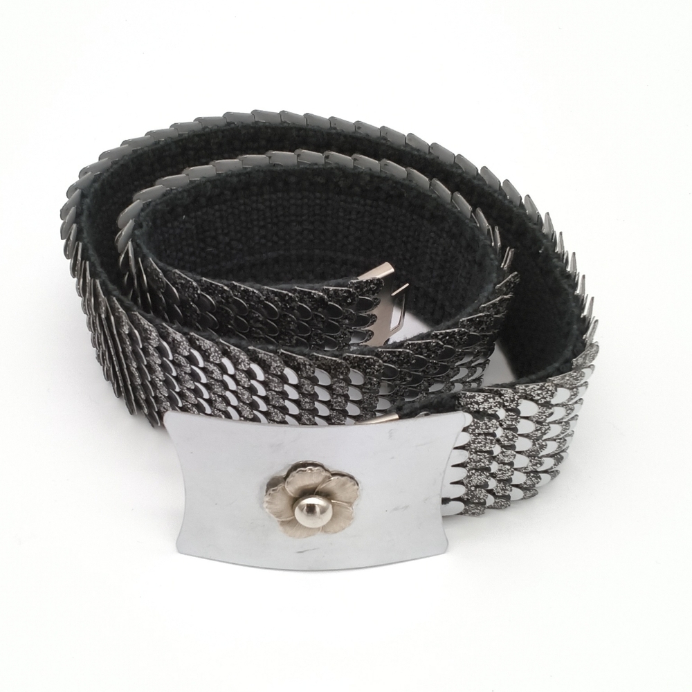 Vintage 1970s Silver "Fish Scale" Metal Mesh Stretch Belt